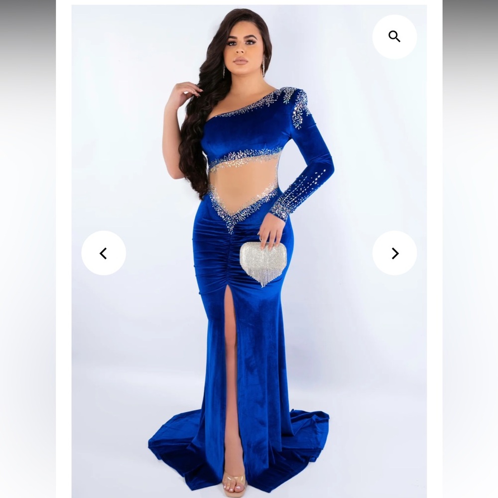 One sleeve embellished mermaid gown sz S